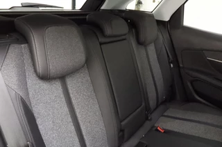 Peugeot 3008 1.2 PureTech Crossway 130 PK | Navigatie | Camera | Climate contro| Keyless | Lichtmetalen velgen | Extra getint glas | Cruise control / 16