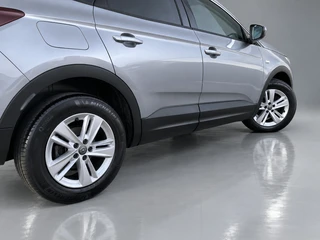Opel Grandland X 1.2 Turbo Business Executive 130 pk  | 1e eigenaar | dealer onderh. | leder interieur | navigatie | camera | carplay / 14