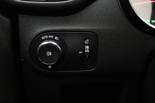Opel Crossland 1.2 Turbo 110pk Level 4 | Panoramadak | Navigatie | Camera | Climate control | Parkeersensoren | Lichtmetalen velgen | Getint glas | DAB Radio | Cruise control | Bluetooth / 28