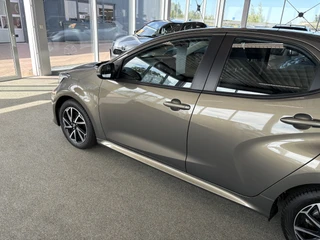 Toyota Yaris 1 .5 Hybrid Dynamic 5-drs. CAMERA/KEYLESS/NAVI/CARPLAY/16INCH / 12