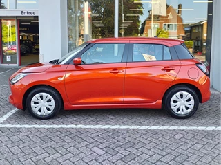 Suzuki Swift 1.2 COMFORT SMART HYBRID  Direct Leverbaar | Tot 10 JAAR GARANTIE!  Inclusief € 2.200,- Voorraad Voordeel / 2