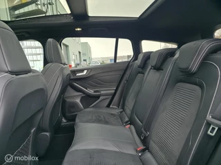 Ford Focus Wagon 2.3 ST-3 / Performance Pack / Pano / HUD / 16