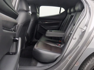Mazda 3 2.0 SA-X Luxury Trekhaak | Leder | Head-up | All-seasonbanden / 17