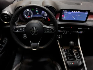 Alfa Romeo Tonale 1.5T Hybrid Veloce Leder + Memory | Alfa dealer onderhouden | Harman/Kardon | 360 Camera | Winter Pack / 13