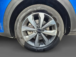 Kia Stonic 1.0 T-GDi MHEV DynamicPlusLine | Cruise Control | Climate Control | Camera | Navigatie | Parkeersensoren | Trekhaak | Zwart Dak | / 10