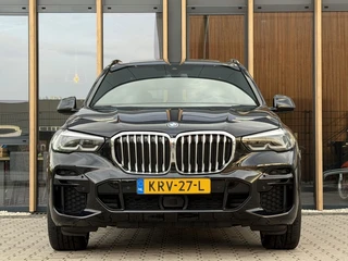 Bmw X5 xDrive45e High Executive M Sport | SOH 99% | ACC | Luchtvering | Panorama-dak / 23