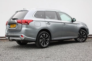 Mitsubishi Outlander 2.0 PHEV Executive Edition / 2