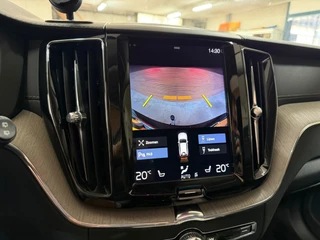 Volvo XC60 2.0 T5 Inscription | 250PK | Automaat | Leder | Camera | Trekhaak | Pano | Navi | 12,3” Digitaal Display / 9