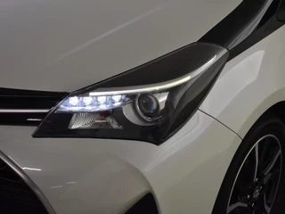Toyota Yaris 1.0 VVT-i Trend Bi-Tone | LMV | Camera | Cruisecontrol | / 10