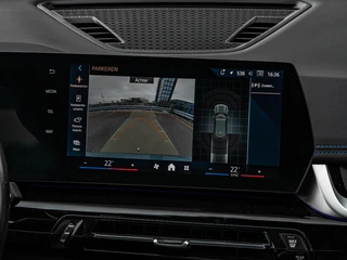 BMW iX1 eDrive20 67 kWh M Sport | SOH 100% | Trekhaak | Harman/Kardon | Keyless | LED | Camera | Navigatie | 18" / 31
