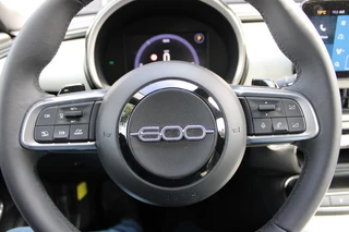 Fiat 600 1.2 HYBRID LA PRIMA 1e eigenaar **NL-Auto** Afneembare Trekhaak / 27