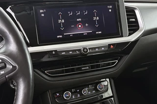 Opel Grandland 1.6 Turbo Plug-In Hybrid 4x4 Ultimate 300 PK Afneembare Trekhaak Stoel-Stuurverwarming / 24