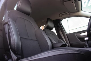 Volvo XC40 1.5 T3 Momentum Pro | 1e eigenaar | NL auto | Inc btw | Cruise control | Climate control | LED | Navigatie | Bluetooth | 18 inch | Trekhaak | Half leer | 163 pk / 16