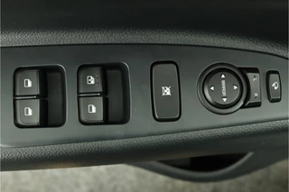 Kia Stonic 1.0 T-GDi MHEV DynamicPlusLine  Apple Carplay/Android Auto - Cruise Control - Climate Control - Navigatie - Stuur/Stoel Verwarming - fabrieksgarantie tot 11-2031 / 20