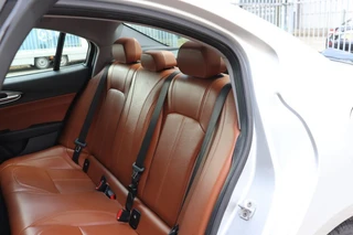 Alfa Romeo Giulia 2.0T SUPER AUT ORIG.NL/A.CarPlay/Ad.Cruise/Stuur&Stoelverw./18inch 114dkm! / 26