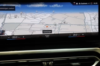 BMW 3 Serie Touring 330e High Executive M Sport Pakket Automaat  / Live Cockpit Professional / SOH 93 % / Driving Assistant / Panoramadak / Trekhaak / Leder / Harman Kardon / Innovation Pack / Parking Assistant / Travel Pack / Curved Display / 19 Inch / Shadow Line / 25