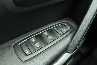 Renault Kadjar 1.3 TCe Intens | Apple carplay/Android auto | Trekhaak | Cruise control | Climate control | Achteruitrijcamera | Panoramadak | Lichtmetalen velgen 19'' | Stoelverwarming | / 22