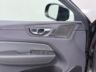 Volvo XC60 2.0 T6 Plug-in hybrid AWD Plus Dark / 18