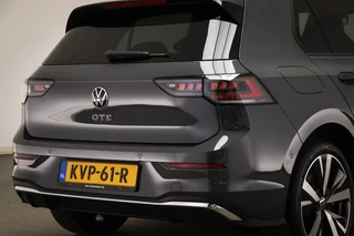 Volkswagen Golf 1.5 eHybrid GTE | LEDER | PANORAMADAK | HEAD UP | STOELVENTILATIE | STUURVERWARMING | TREKHAAK | 18" / 27