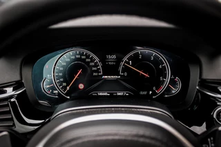 BMW 5-serie M550d xDrive High Executive | 2e eigenaar | Driving Assistant Plus | Innovation pakket | Stoelverwarming & -ventilatie | Stuurverwarming | Harman-kardon | 360 camera / 27