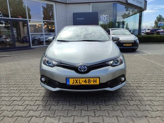 Toyota Auris 1.8 Hybrid DYNAMIC ULTIMATE / 34