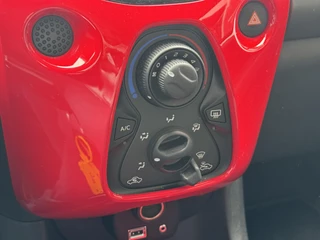 Toyota Aygo X-PLAY 5-DEURS CAMERA AIRCO LED-DAGRIJVERL. LM-VELGEN LAGE-KM-STAND / 10