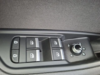 Audi A4 Avant 35 TFSI * AUTOMAAT * Black Pakket * Navigatiesysteem * Stoelverwarming * 56.000KM! * ZEER Netjes! * / 26