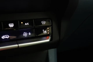 Fiat Grande Panda La Prima 44 kWh | Navigatie | Climate control | Achteruitrijcamera | Cruise control | Dakrails | Stoel- en stuurverwarming | Lichtmetalen velgen / 24