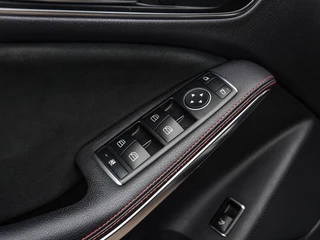 Mercedes-Benz CLA-klasse 180 Business Solution AMG Night Upgrade | Panoramadak | Camera | Apple CarPlay/Android Auto | LED | Navigatie| Stoelverwarming | 18" / 33