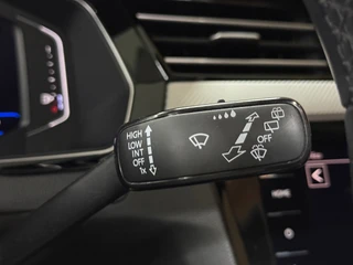 Volkswagen Passat Variant 2.0 TSI R-line Executive Business | VOL! | PANO | IQ.LIGHT | Dynaudio| Virtual | Leder | HuD | Trekhaak / 33
