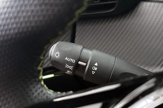 Peugeot e-2008 EV GT 50 kWh Achteruitrijcamera Apple Carplay Dodehoek LED Koplampen / 36