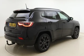 Jeep Compass 4xe 240 Plug-in Hybrid Electric S Automaat | Lederen bekleding | Trekhaak | Camera | Keyless | Lichtmetalen velgen black | Climate control / 2