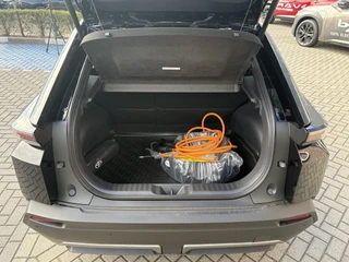 Toyota C-HR+ First Edition 77 kWh NIEUW DIRECT LEVERBAAR! STOEL/STUURVERW 20'' LM-VELGEN BLIND SPOT EL-ACHTERKLEP WARMTEPOMP NAVI PARK-SENSOREN CAMERA CLIMA APPLE/ANDROID / 8
