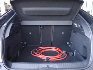 Peugeot 3008 1.6 plug-in Hybrid 195 Allure | Afneembare trekhaak | 1550KG Trekgewicht | Navigatie | Stoelverwarming | Camera achter | Full LED / 11