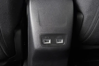 Peugeot e-2008 EV Allure Pack 50 kWh Stoelverwarming Camera Apple CarPlay / 32