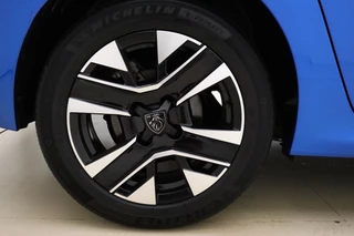 Peugeot 208 1.2T 100pk Allure | DEMO | Navigatie | Apple Carplay/Android Auto | Camera | Climate & Cruise control | Parkeersensoren | LED koplampen | / 12