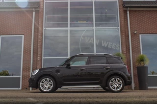 MINI Countryman 1.5 Cooper Essential | 1e eigenaar | NL auto | Driving Assistant | Camera | Sportstuur | Keyless entry | Stoelverwarming | LED | Carplay | DAB | Navigatie | PDC / 7