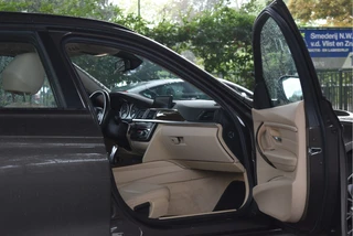 BMW 3 Serie Touring 320i xDrive High Executive M 184 pk  | Vol | HUD | Elekt.haak | Keyless | Open dak | Camera | LED/Xenon | LM-Velgen 19" / 16