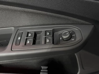 Volkswagen Golf 1.0 eTSI Life / NL-auto, Automaat, 52.679KM / 19