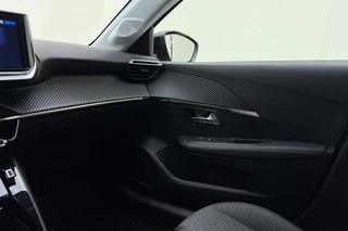 Peugeot 208 1.2 Hybrid 110 e-DCS6 Allure | Parkeersensoren | Appel Carplay/Android Auto draadloos | Climate Control | Cruise Control | Privacy Glass / 29