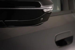 BMW 5-serie Touring 550e xDrive | INNOVATION / M SPORT PRO- PACK | PANORAMADAK | HEAD UP | STUURVERWARMING | 360 CAMERA | 20" / 26