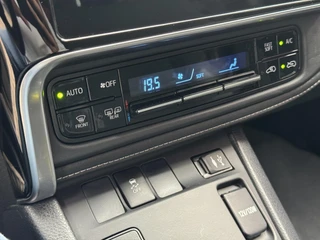 Toyota Auris 1.8 Hybrid Dynamic CLIMA PARK. CAMERA CRUISE LM-VELG / 17