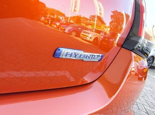 Suzuki Swift 1.2 COMFORT SMART HYBRID  Direct Leverbaar | Tot 10 JAAR GARANTIE!  Inclusief € 2.200,- Voorraad Voordeel / 30