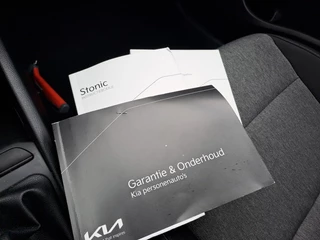 Kia Stonic 1.0i Turbo MHEV ComfortLine 100 PK | 1e Eigenaar | Airco | Bluetooth | Camera | Cruise control | Metallic lak | Fabrieksgarantie t/m 3-7-2031 | NAP / 30