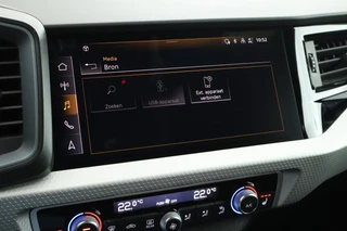 Audi A1 Sportback 30 TFSI 110pk S-Tronic S edition Sonos Keyless Stoelverwarming ACC LED Climate Control Carplay 2x S-Line / 25