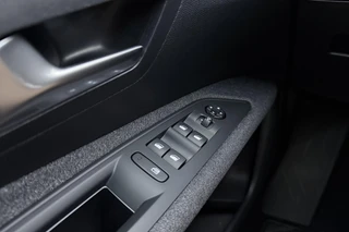 Peugeot 3008 1.2T Active Avantage | Automaat | Navigatie | Climate Control | Camera | Full LED | Keyless Entry & Start | Apple Carplay/Android Auto | 1e Eigenaar / 18