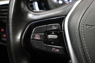 BMW 5 Serie Touring 540i xDrive High Executive Automaat  / Harman Kardon / Adaptief Onderstel / Driving Assistant / Achteruitrijcamera / Navigatie Professional / Cruise Control / Sportstoelen / Parking Assistant / Zonnescherm / Climate Control / 18 Inch / Stoelverwarming voor+achter / 36