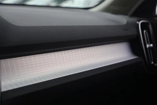 Volvo XC40 T4 Momentum | Stoelverwarming | Trekhaak | Parkeercamera | Keyless / 35