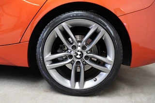 BMW 1 Series 118i Executive M Sport Pakket 5 deurs / Navigatie Professional / LED / Trekhaak / 18 Inch / Climate Control / Hifi / Parkeersensoren / Cruise Control / Extra Getint Glas / Bluetooth / Shadow Line / 12