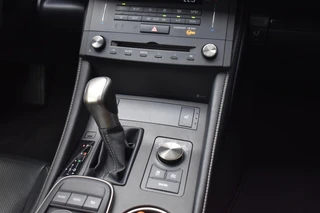 Lexus RC 300h Business Line Pro / 33